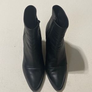 VINCE black leather ankle booties with pointed toe and Block heel. 8M